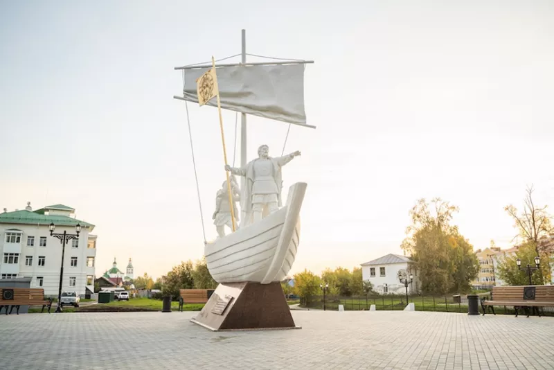 Скульптурная композиция, посвященная основателю города Тобольска Даниле Чулкову